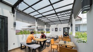 Khu ẩm thực ngoài trời