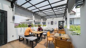 Tempat makan outdoor