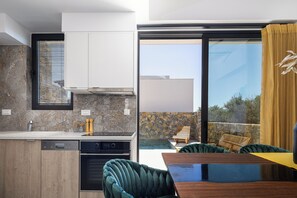 Private kitchen - Moonlight Circe Villa– Coastal Olive Grove Retreat (Koutsouras)