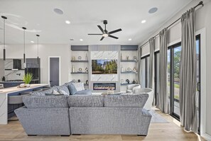 Smart TV - Downtown Hanson- New Constructed 4 level home in East Downtown Houston (Houston)