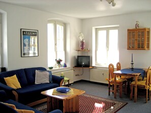 Living area - Apartment 2-3 pers. separate bedroom, living room with sofa bed and south-facing balcony, 58 sqm (Aschau im Chiemgau)