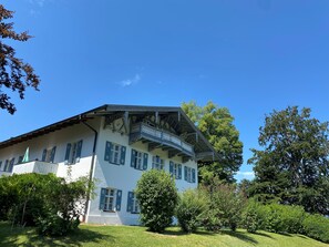 Exterior - Apartment 2-3 pers. separate bedroom, living room with sofa bed and south-facing balcony, 58 sqm (Aschau im Chiemgau)