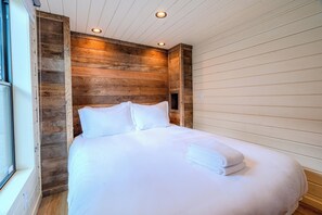 Room - Juniper Cabin Sleeps 8 / 1BR with Loft (Bellemont)