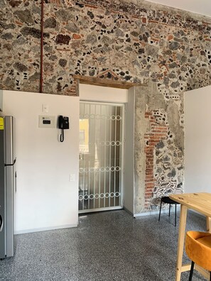 المنشأة من الداخل