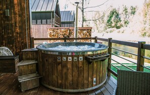 Outdoor spa tub - Amazing home in Nowy Klincz with sauna (Nowy Klincz)