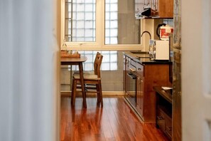 Private kitchen - Luxe Paradise Suites Hotel Nam Ngu (Hoan Kiem)