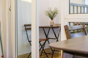 Superior Studio, City View | Dining - Luxe Paradise Suites Hotel Nam Ngu (Hoan Kiem)