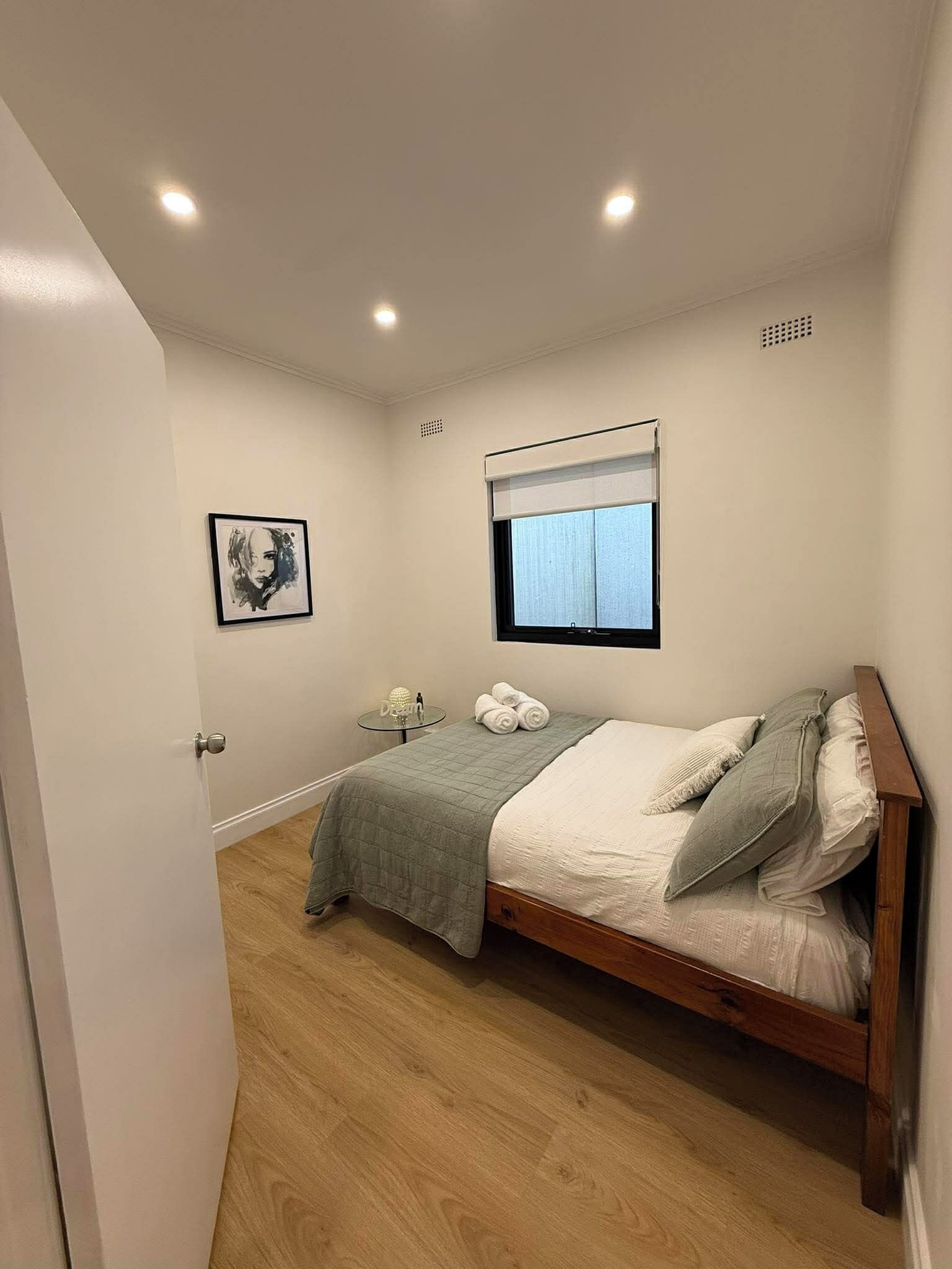 1 habitación, tabla de planchar con plancha, wifi y ropa de cama 