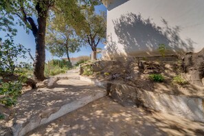 Property grounds - Sunset Goelba - where the rock meets the sea (Marciana)