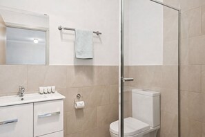 Cabin, 2 Bedrooms, Bay View | Bathroom - Bayview Cabins Kangaroo Island (American River)