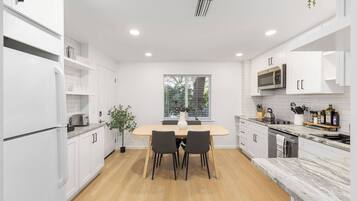 Fridge, microwave, stovetop, dishwasher