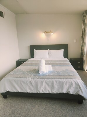 Room - 2 Mile Cosy Corner with Wi-Fi, 2 minute walk to lake edge and restaurant (Taupō)