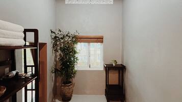 Standard Shared Dormitory, Mixed Dorm, Patio, Garden View | Interior