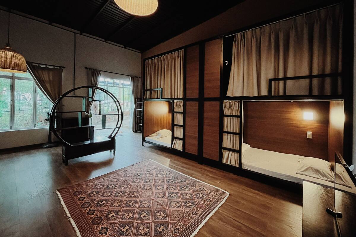 Dormitorio compartido estándar, dormitorio mixto, patio, vista al jardín