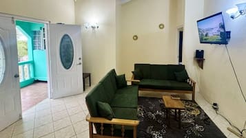 Apartment, 3 Bedrooms, Balcony | Living area