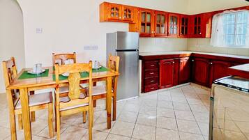 Apartment, 3 Bedrooms, Balcony | Dining room