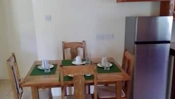 Apartment, 3 Bedrooms, Balcony | Dining room