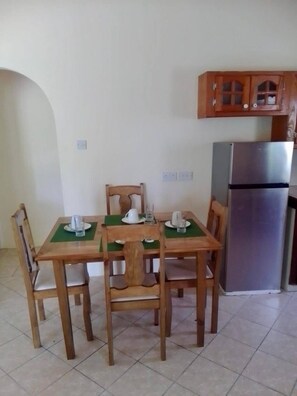 Apartment, 3 Schlafzimmer, Balkon | Esszimmer