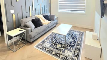 Nhà, 3 phòng ngủ, sân hiên | Phòng khách