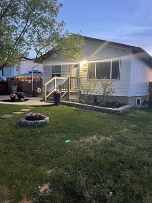 Exterior - 3 bedroom main level home away from Home! Pet friendly with fenced backyard! (Grande Prairie)