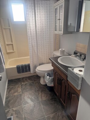 Bathroom - 3 bedroom main level home away from Home! Pet friendly with fenced backyard! (Grande Prairie)