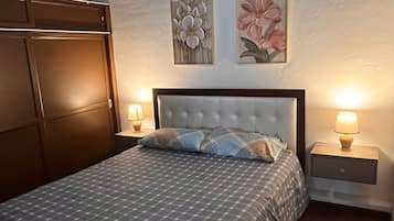 2 bedrooms, iron/ironing board, free WiFi, bed sheets