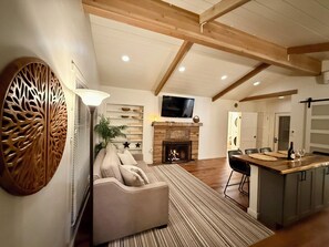 Interior - Solara Vortex beautiful retreat Fireplace WiFi Smart TV (Sedona)