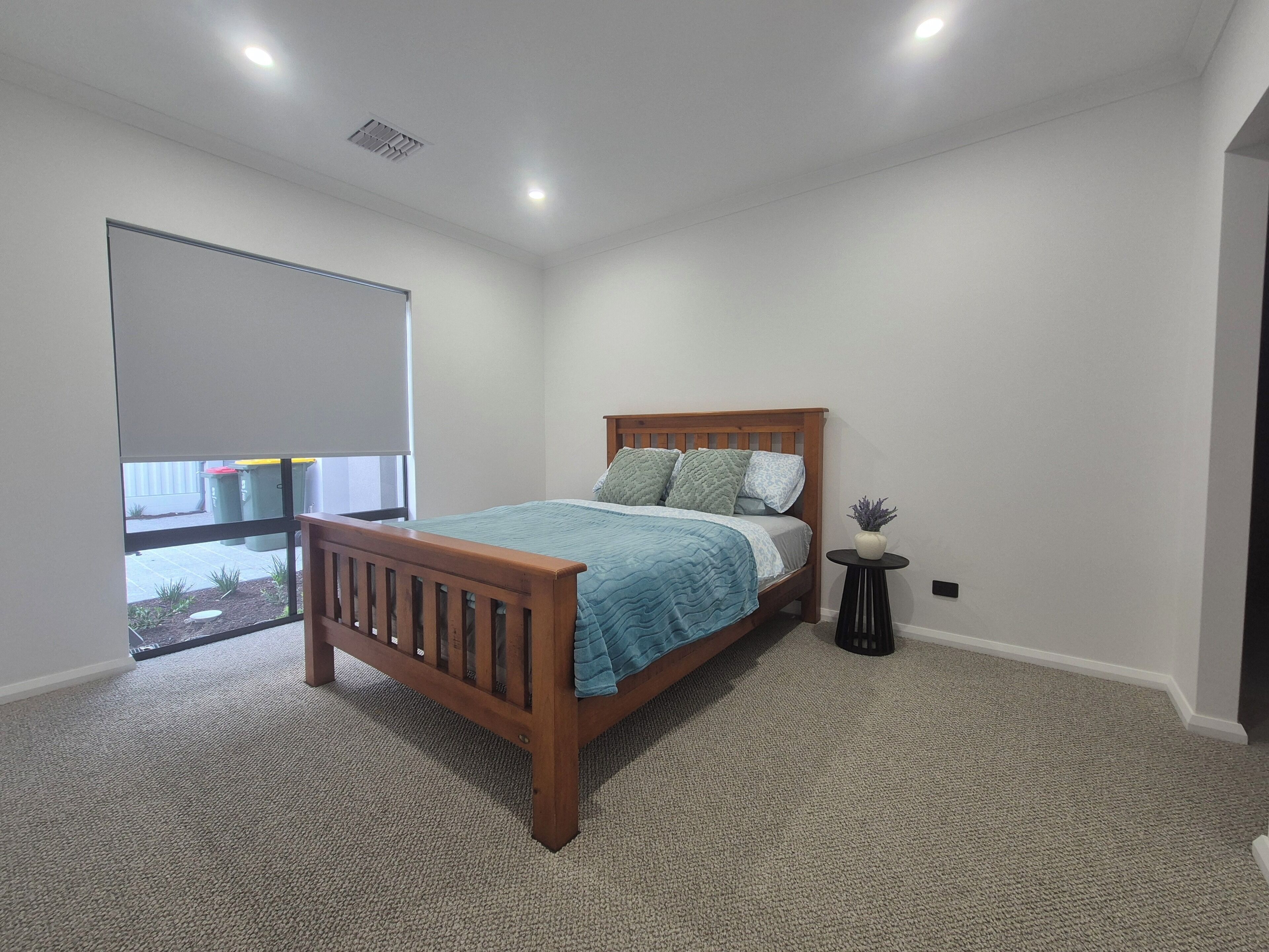 3 bedrooms, internet, bed sheets