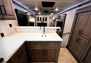 Bathroom - Luxury 5th Wheel RV - We deliver to you! Size Matters! Bigger is Better! (Reddick)