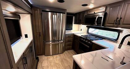 Luxury 5th Wheel RV - We deliver to you! Size Matters! Bigger is Better!
