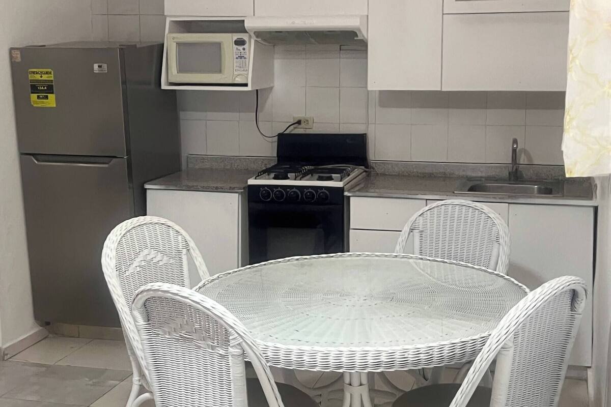 Room, 1 Bedroom | Private kitchen