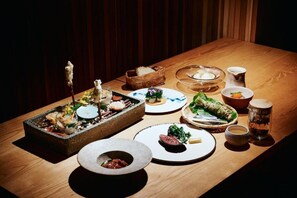 Kahden hengen huone (kaksi sänkyä), parveke, jokinäköala | Sekalaista