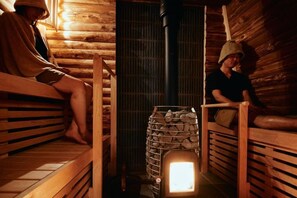 Kahden hengen huone (kaksi sänkyä), parveke, jokinäköala | Sauna