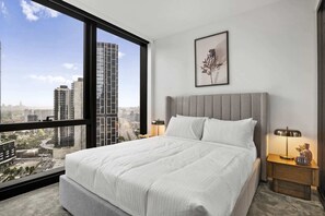 2 bedrooms, desk, iron/ironing board, WiFi - Modern 2BR Southbank |Sauna+ Pool Gym Near Casino (Southbank)