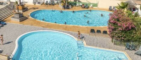 Outdoor pool, a heated pool