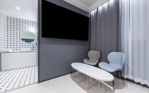 Dot Family Suite Room | Premium bedding, down duvets, desk, laptop workspace - Brown Dot Daegu Duryu (Daegu)