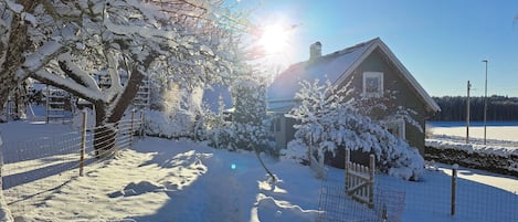 House, 3 Bedrooms, Patio, Garden View | Property grounds