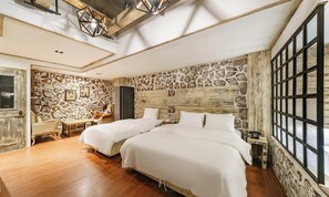 Suite Dot Family Room | Hypo-allergenic bedding, desk, laptop workspace, free WiFi - Brown Dot Dongseong-ro (Daegu)
