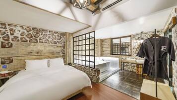 Suite Dot Family Room