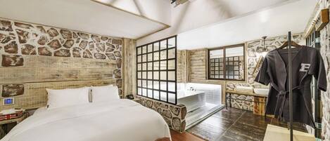 Suite Dot Family Room