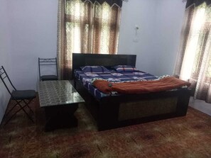 Escritorio y espacio para trabajar con laptop 