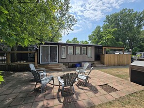 Terrace/patio - Freshly remodeled premium trailer in prime location! (Port Colborne)