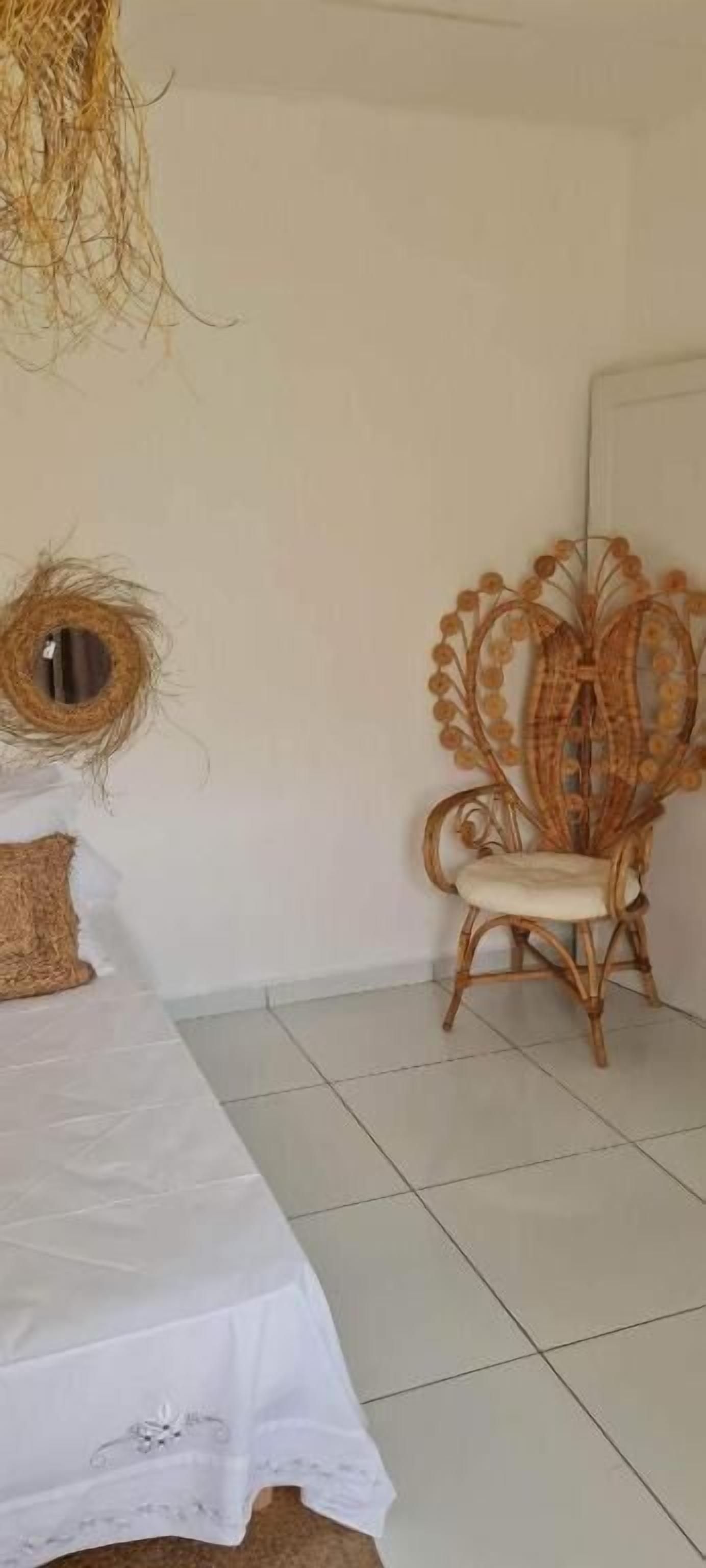 Tweepersoonskamer, uitzicht op binnenplaats | Interieur