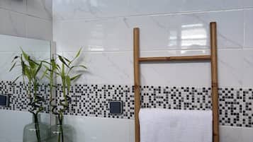 Double Room, City View | Bathroom