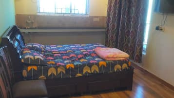 Comfort Suite, Balcony, Hill View