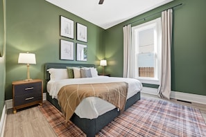 3 habitaciones, tabla de planchar con plancha, wifi y ropa de cama 