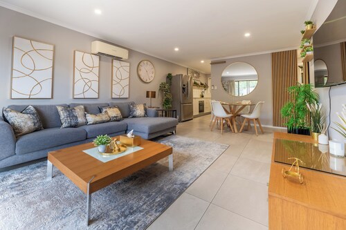 Mount Warren Park Stay | Sleeps 4 + BBQ & Parking