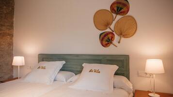 Comfort Cottage, 3 Bedrooms | 12 bedrooms, individually furnished, bed sheets