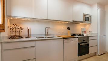 Casa de campo clásica, 3 habitaciones | Cocina privada