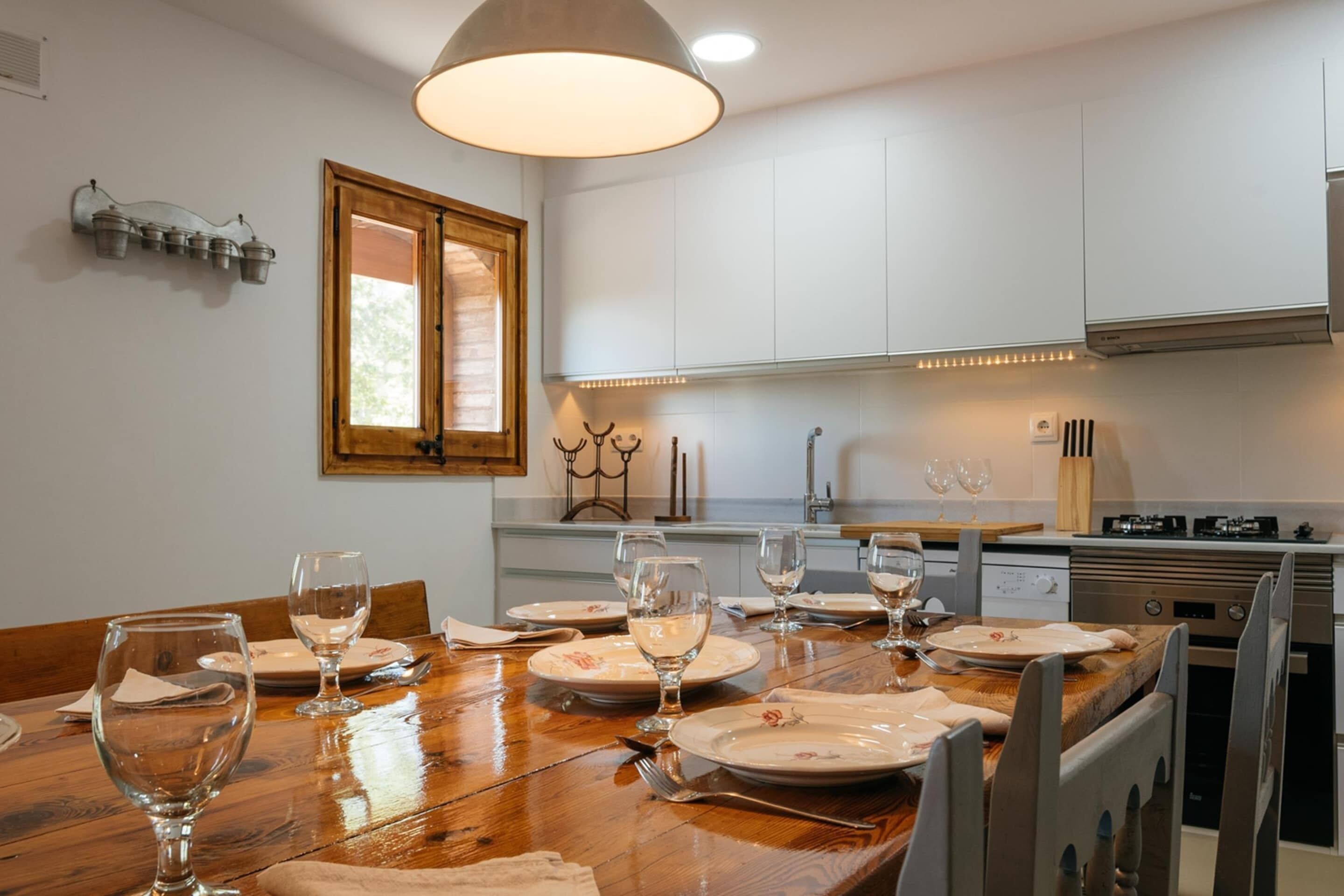 Cottage phong cách cổ điển, 3 phòng ngủ | Bếp riêng | Tủ lạnh, lò vi sóng, lò nướng, máy rửa bát 